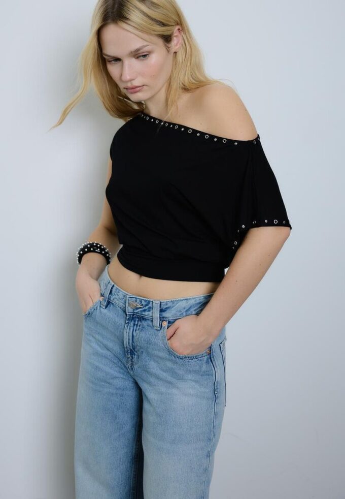 T-shirt asymétrique à clous