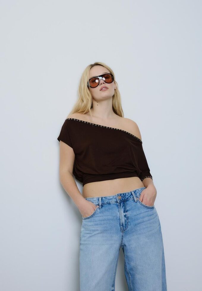 T-shirt asymétrique à clous