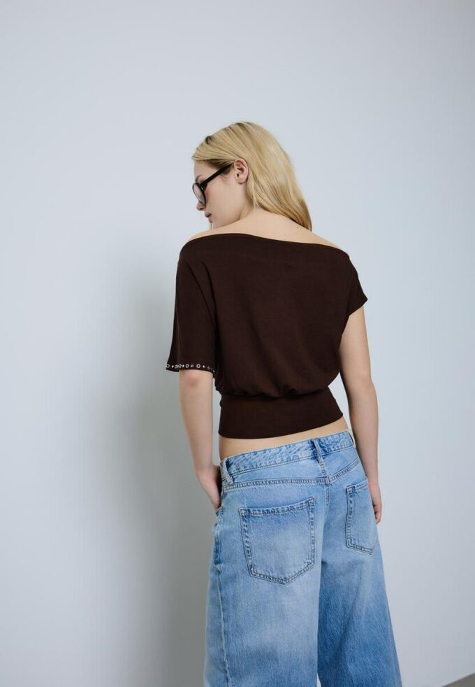 T-shirt asymétrique à clous