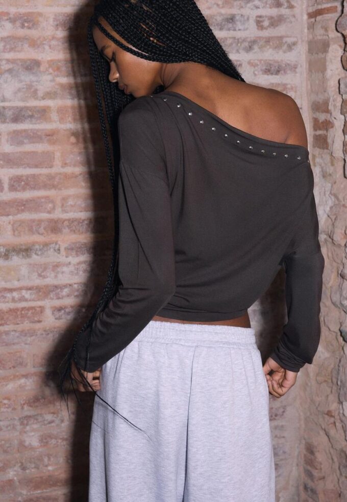 T-shirt asymétrique à clous