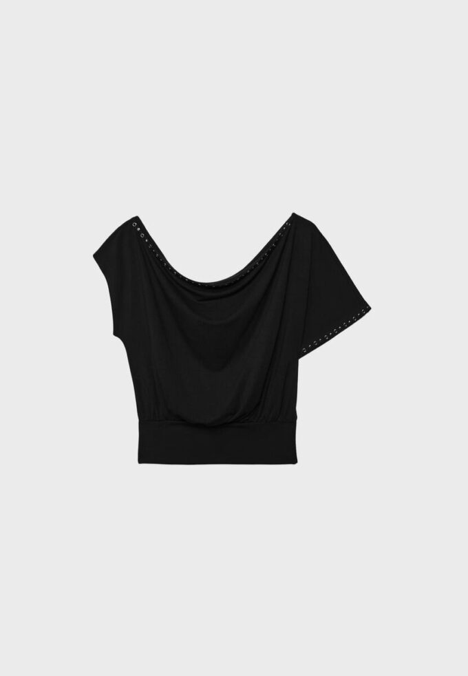 T-shirt asymétrique à clous