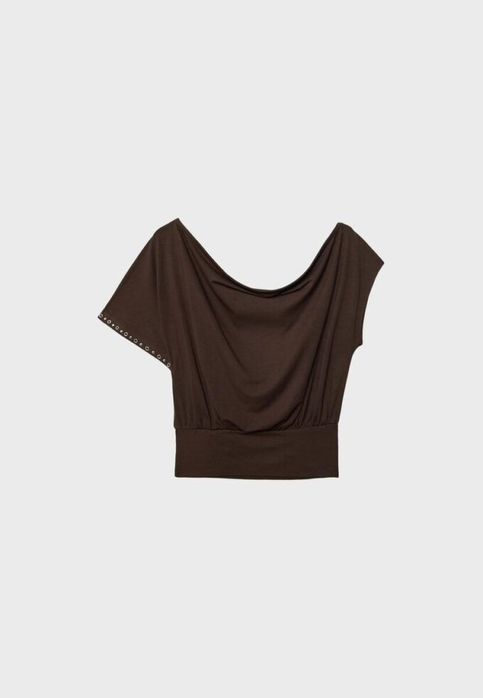 T-shirt asymétrique à clous