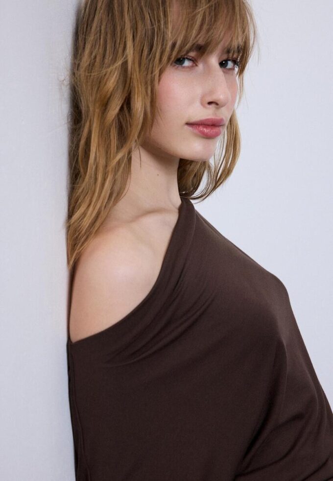 T-shirt asymétrique en modal T-shirt asymétrique en modal