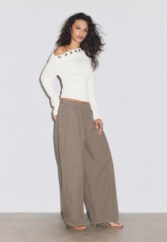 T-shirt asymétrique à œillets