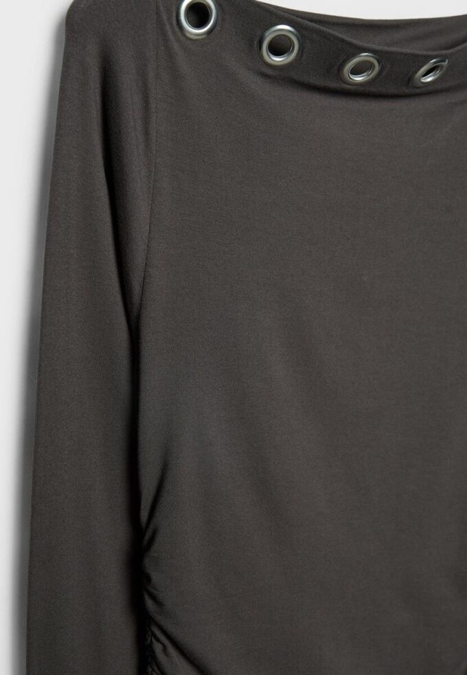 T-shirt asymétrique à œillets