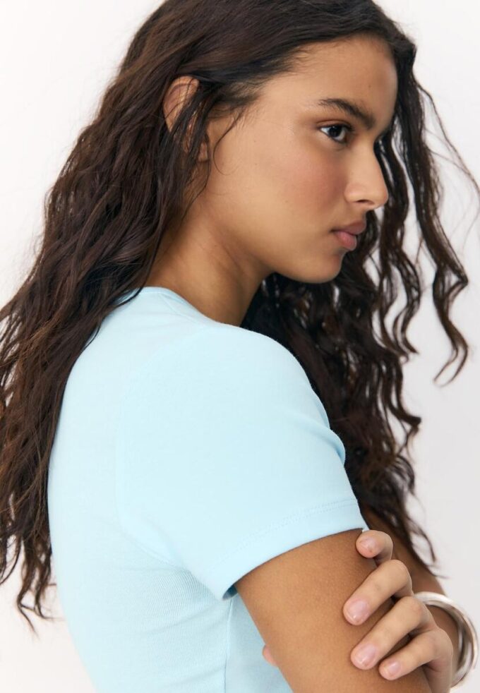 T-shirt basique coupe ajustée T-shirt basique coupe ajustée