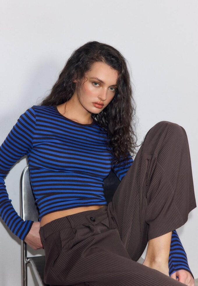 T-shirt basique à manches longues en coton rayé T-shirt basique à manches longues en coton rayé