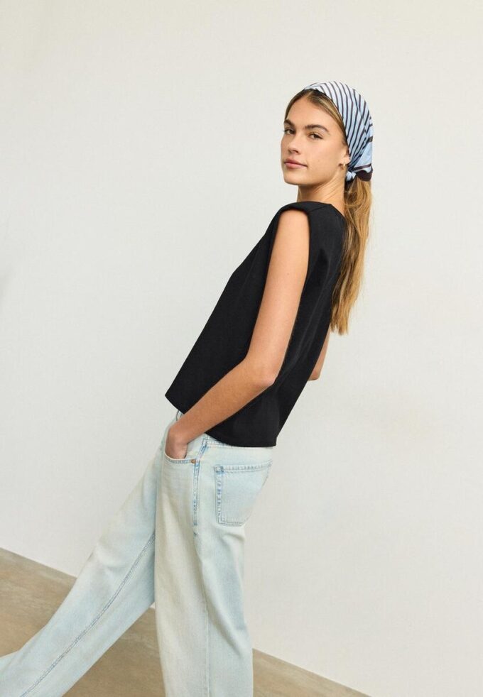 T-shirt basique à épaules rembourrées T-shirt basique à épaules rembourrées