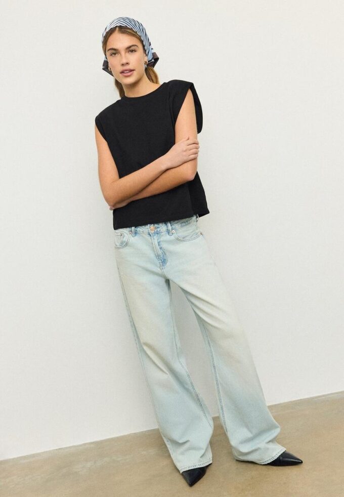 T-shirt basique à épaules rembourrées T-shirt basique à épaules rembourrées