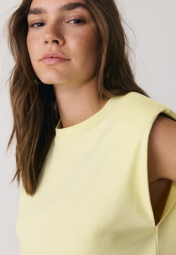 T-shirt basique à épaules rembourrées