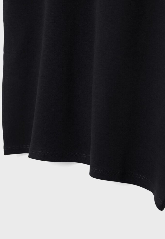 T-shirt basique à épaules rembourrées T-shirt basique à épaules rembourrées