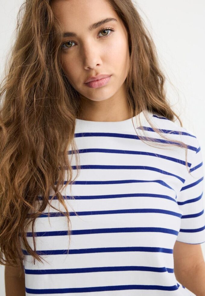 T-shirt basique à rayures, coupe classique, en tissu épais T-shirt basique à rayures, coupe classique, en tissu épais
