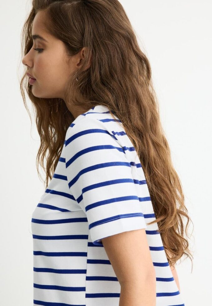 T-shirt basique à rayures, coupe classique, en tissu épais T-shirt basique à rayures, coupe classique, en tissu épais