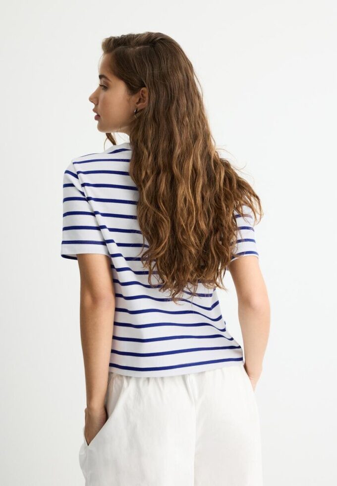 T-shirt basique à rayures, coupe classique, en tissu épais T-shirt basique à rayures, coupe classique, en tissu épais