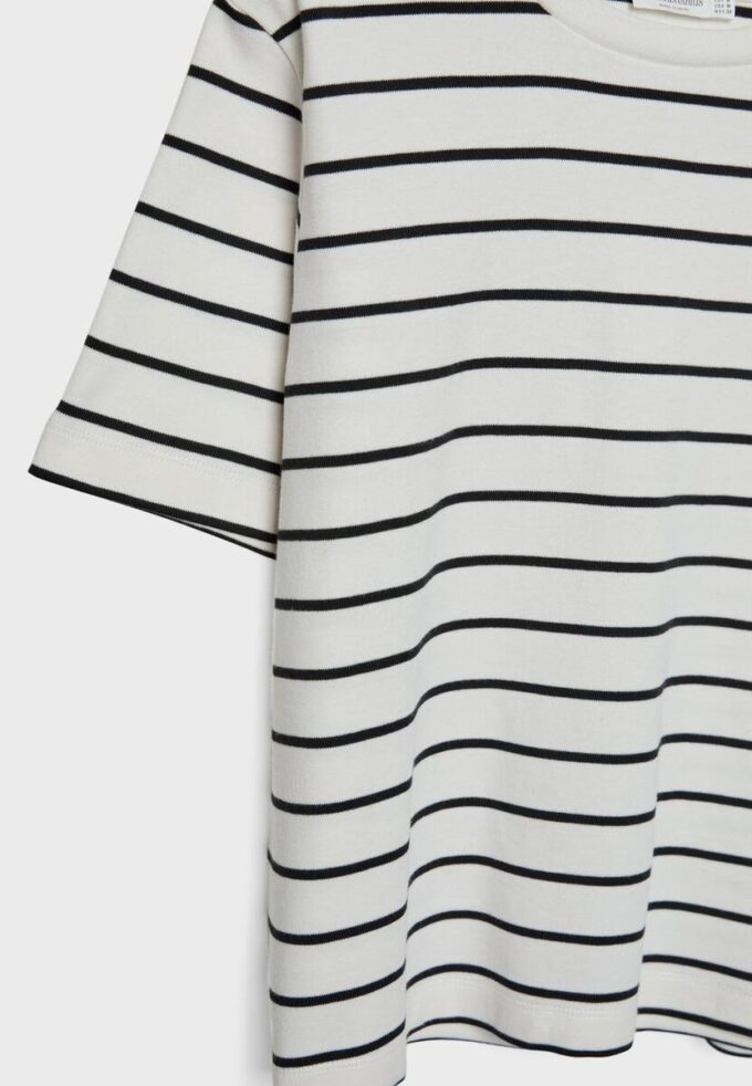 T-shirt basique à rayures, coupe classique, en tissu épais T-shirt basique à rayures, coupe classique, en tissu épais