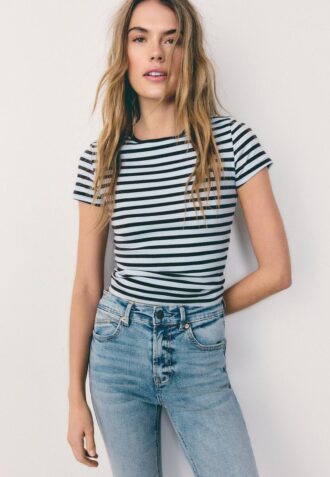 T-shirt basique à rayures et coupe ajustée