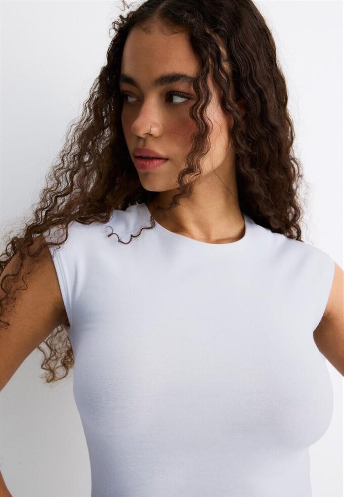 T-shirt court ajusté basique