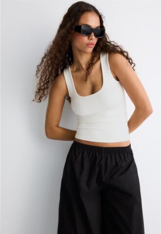 T-shirt à larges bretelles en polyamide