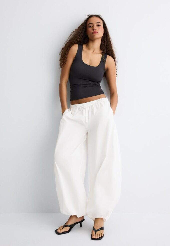 T-shirt à larges bretelles en polyamide T-shirt à larges bretelles en polyamide