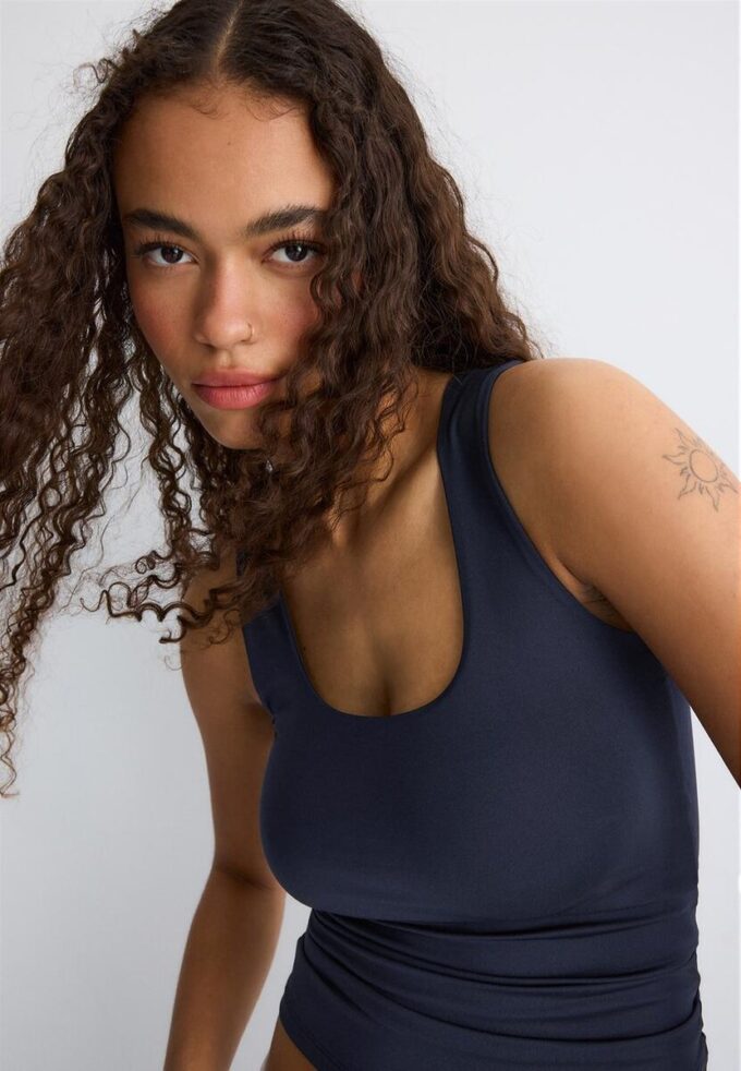 T-shirt à larges bretelles en polyamide