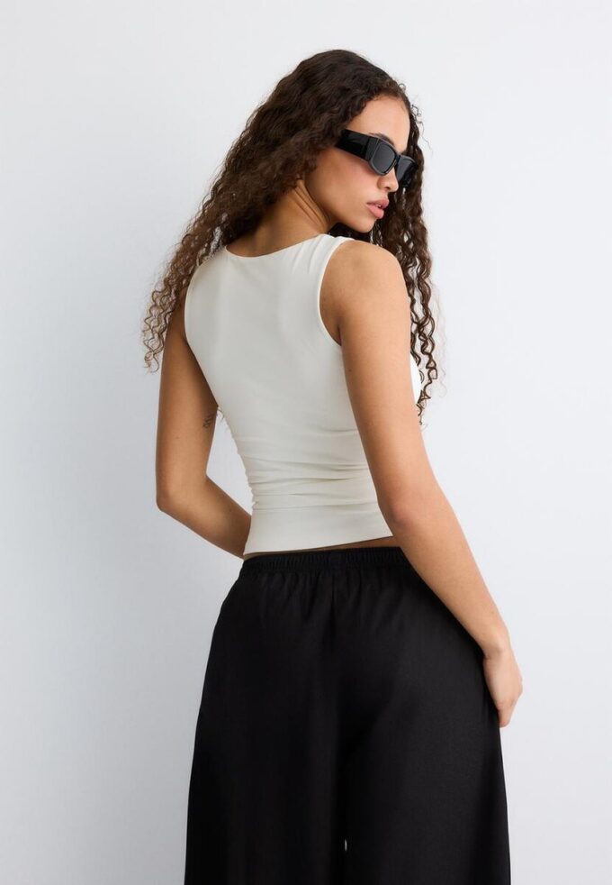 T-shirt à larges bretelles en polyamide T-shirt à larges bretelles en polyamide