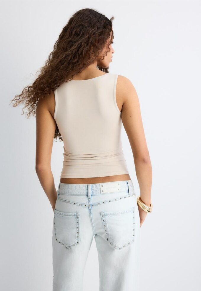 T-shirt à larges bretelles en polyamide T-shirt à larges bretelles en polyamide