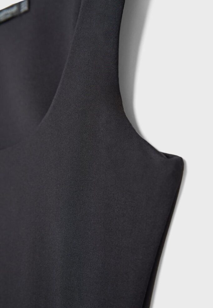 T-shirt à larges bretelles en polyamide T-shirt à larges bretelles en polyamide