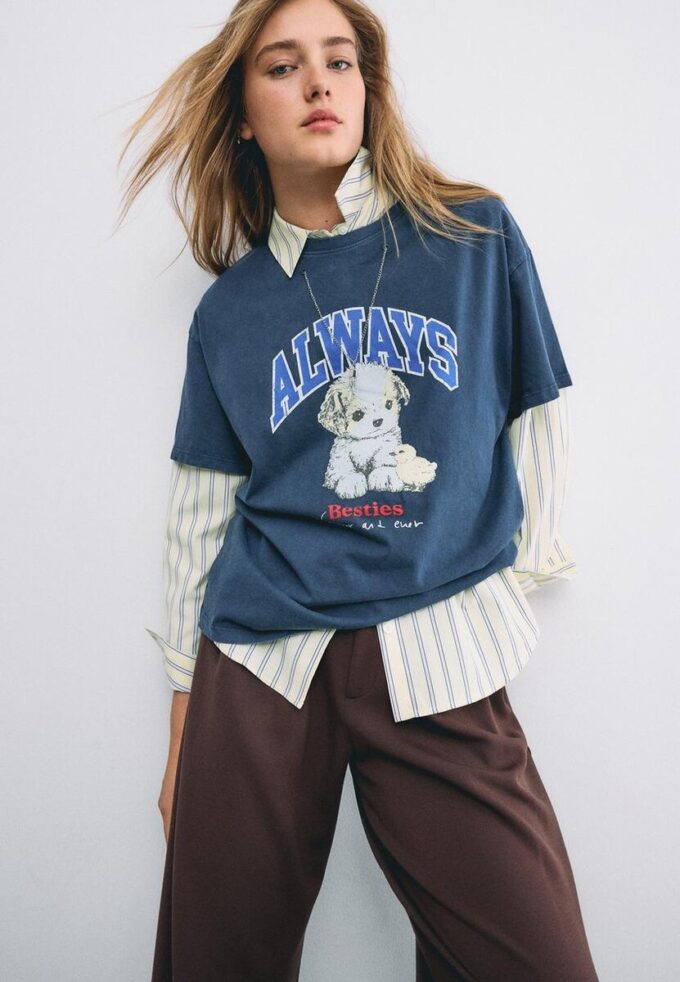 T-shirt à manches courtes avec imprimé et appliqué