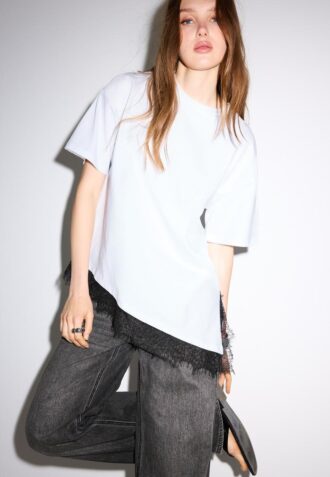 T-shirt à manches courtes avec ourlet en dentelle