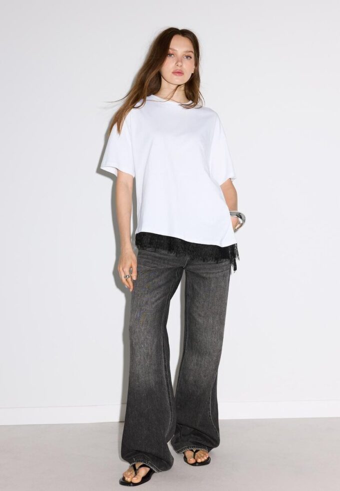 T-shirt à manches courtes avec ourlet en dentelle