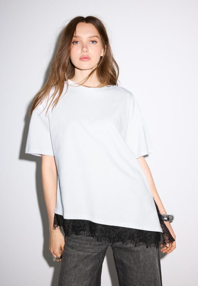 T-shirt à manches courtes avec ourlet en dentelle