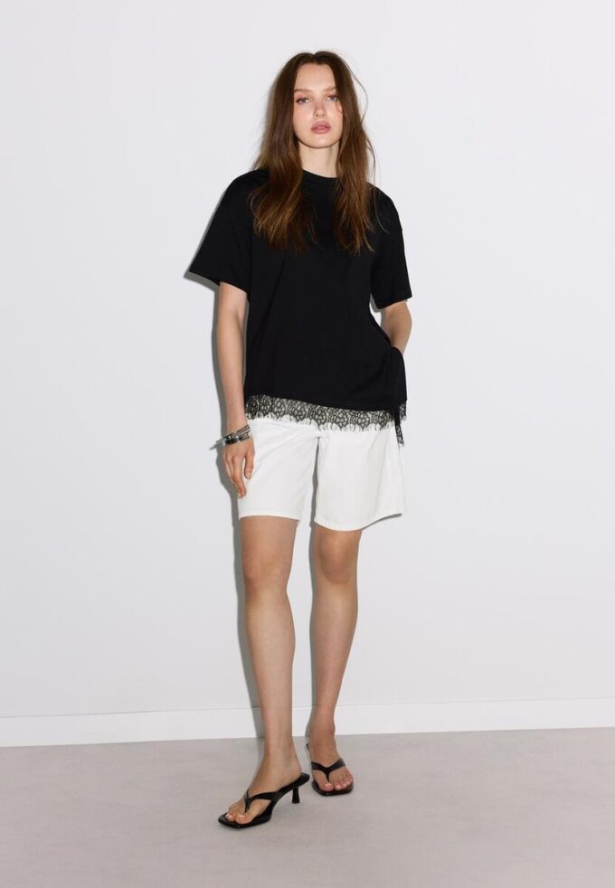 T-shirt à manches courtes avec ourlet en dentelle