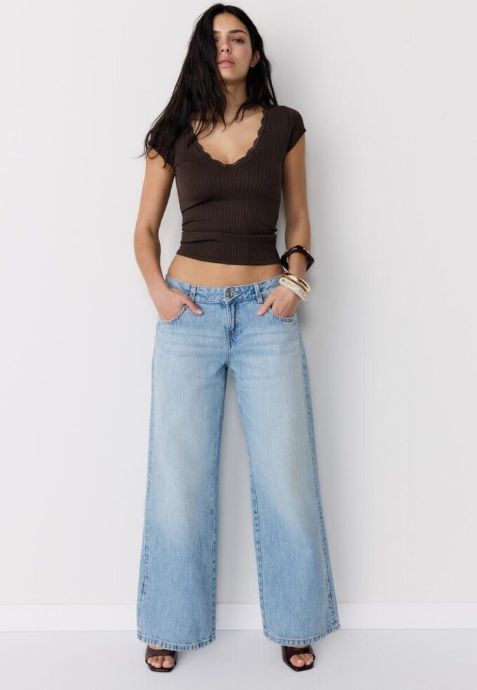 T-shirt à manches courtes en dentelle à col en V en forme de short