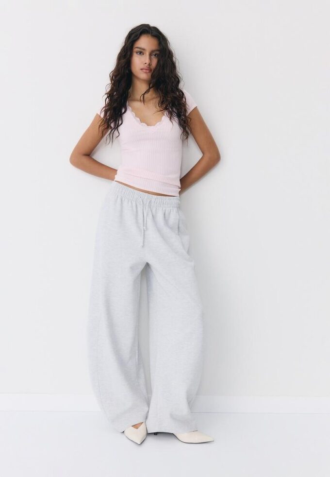 T-shirt à manches courtes en dentelle à col en V en forme de short