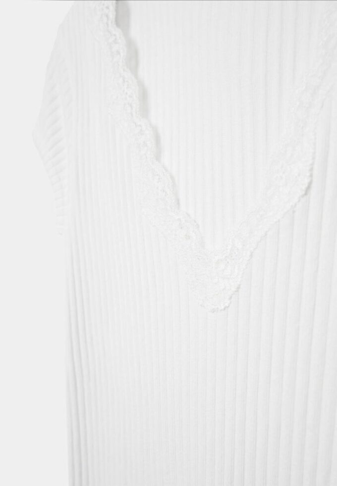 T-shirt à manches courtes en dentelle à col en V en forme de short