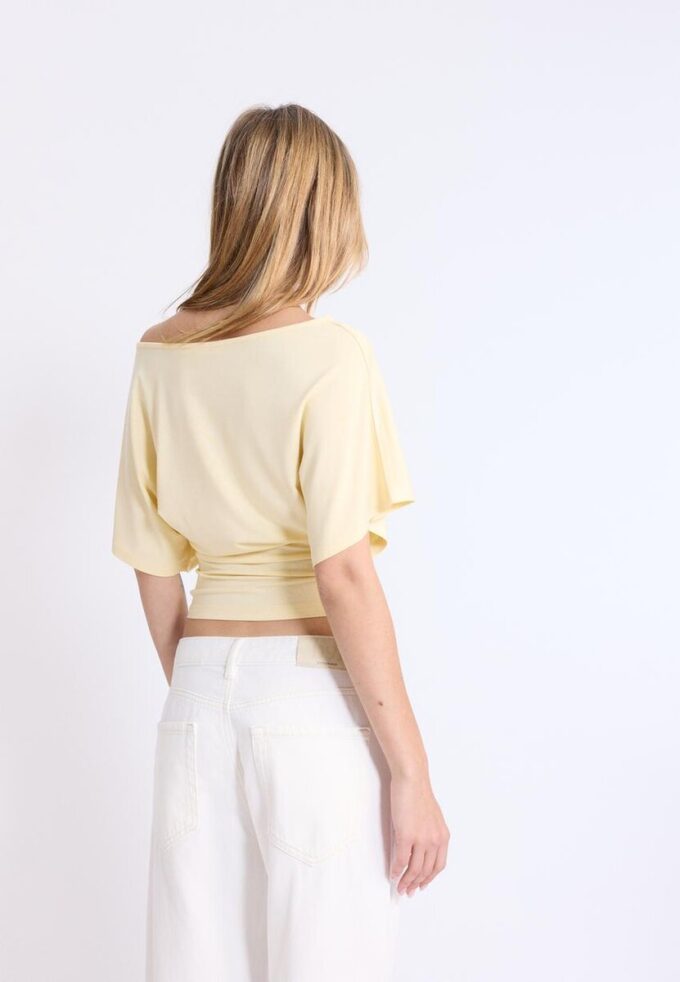 T-shirt à manches courtes et col bateau