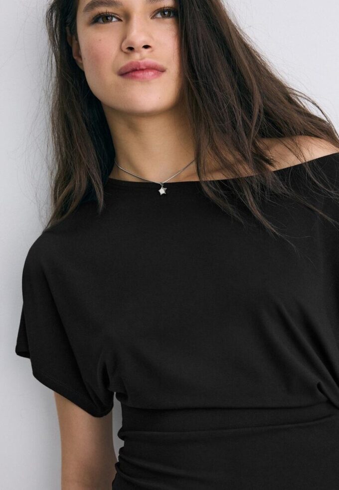 T-shirt à manches courtes et col bateau