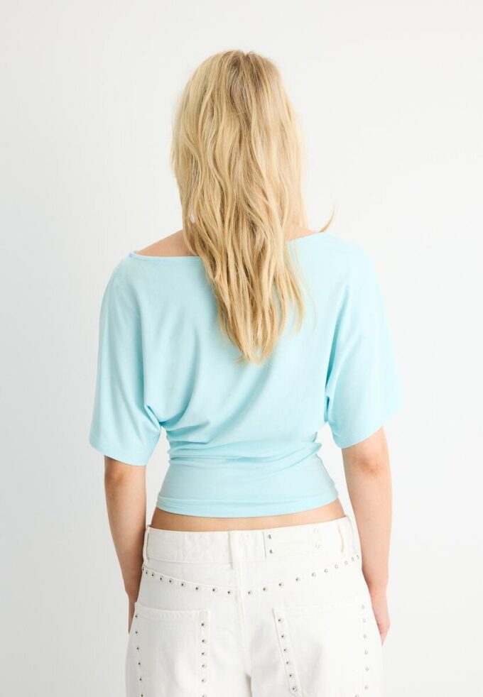 T-shirt à manches courtes et col bateau