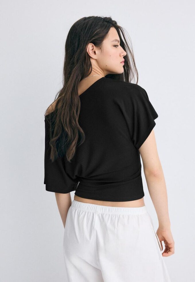 T-shirt à manches courtes et col bateau