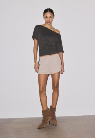 T-shirt à manches courtes et col bateau avec fronces