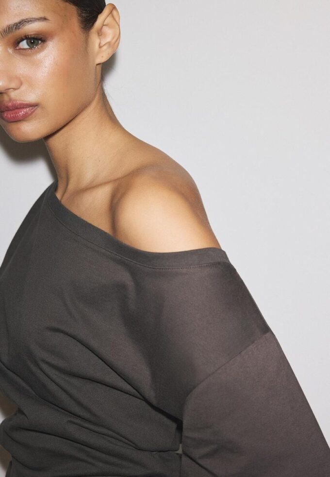 T-shirt à manches courtes et col bateau avec fronces