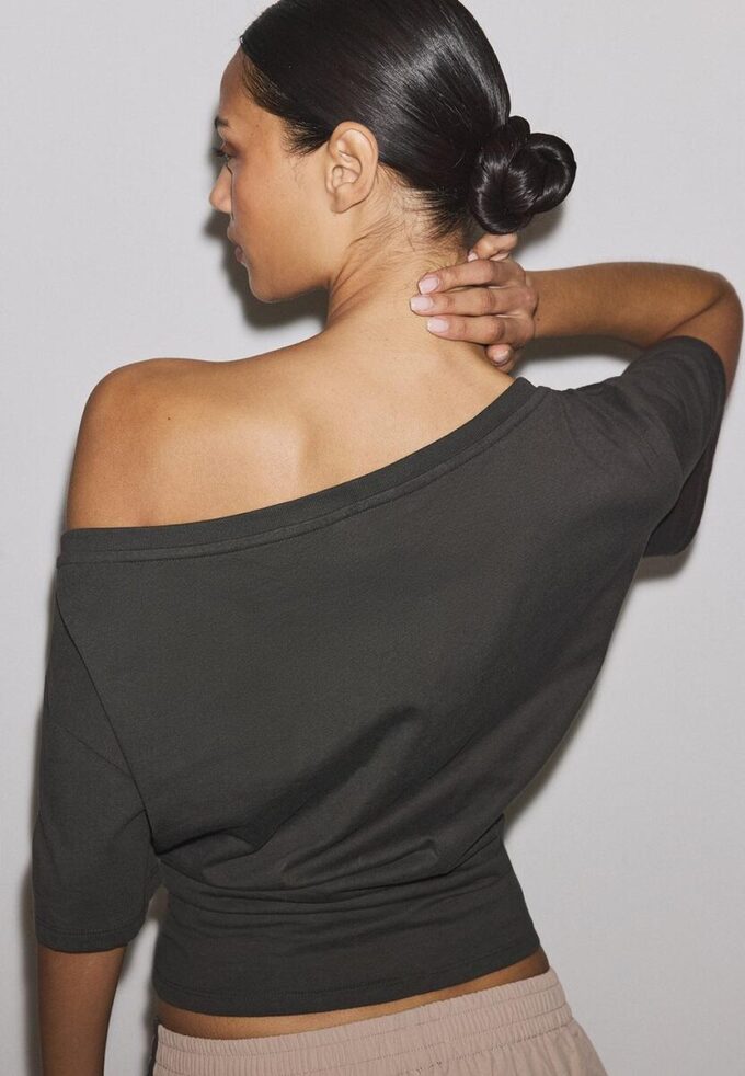 T-shirt à manches courtes et col bateau avec fronces