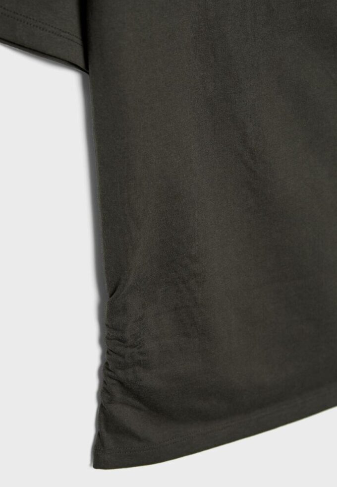 T-shirt à manches courtes et col bateau avec fronces