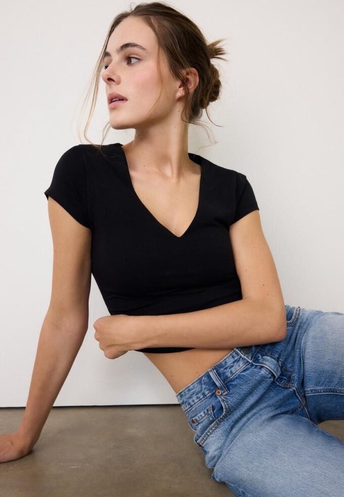 T-shirt à manches courtes et col en V