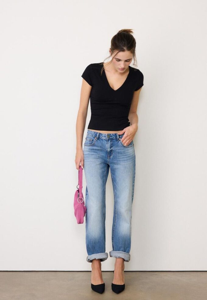 T-shirt à manches courtes et col en V