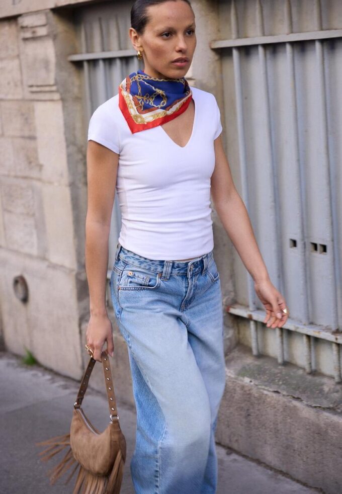 T-shirt à manches courtes et col en V