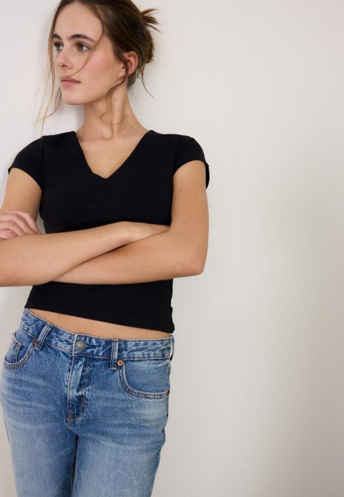 T-shirt à manches courtes et col en V