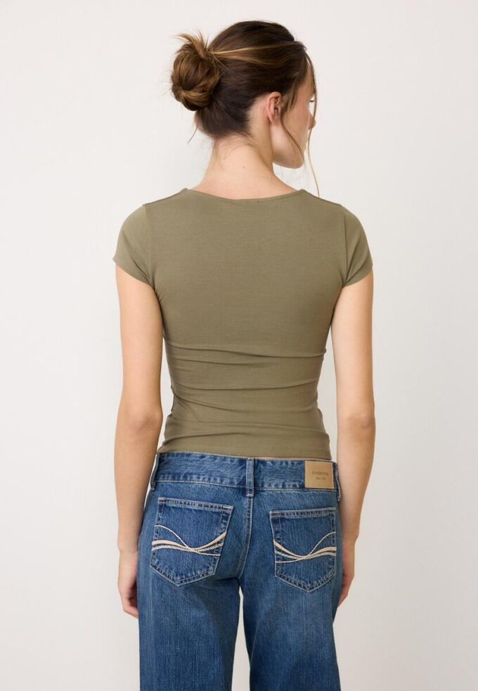 T-shirt à manches courtes et col en V