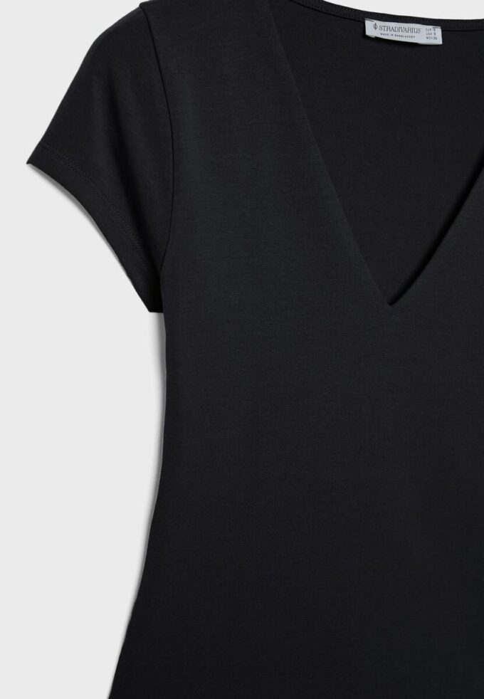 T-shirt à manches courtes et col en V