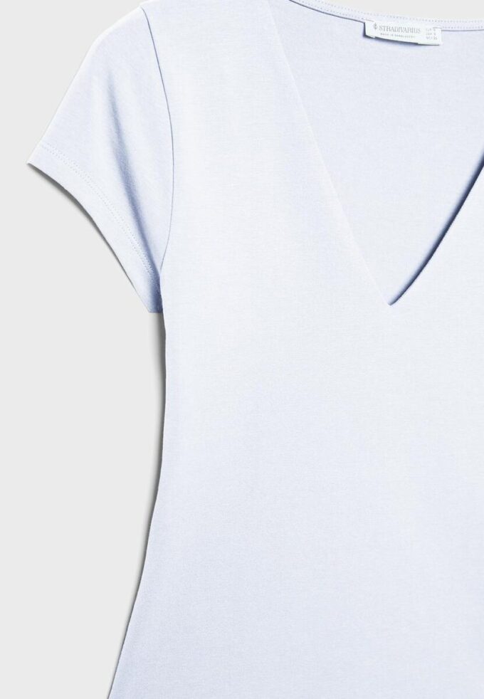 T-shirt à manches courtes et col en V